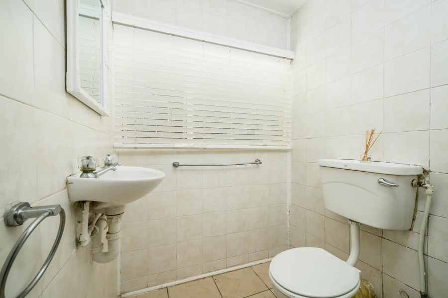 8 Bedroom Property for Sale in Summerstrand Eastern Cape